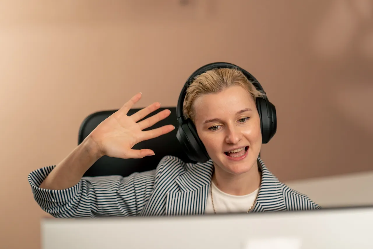 Dispatcher wearing a headset in an office